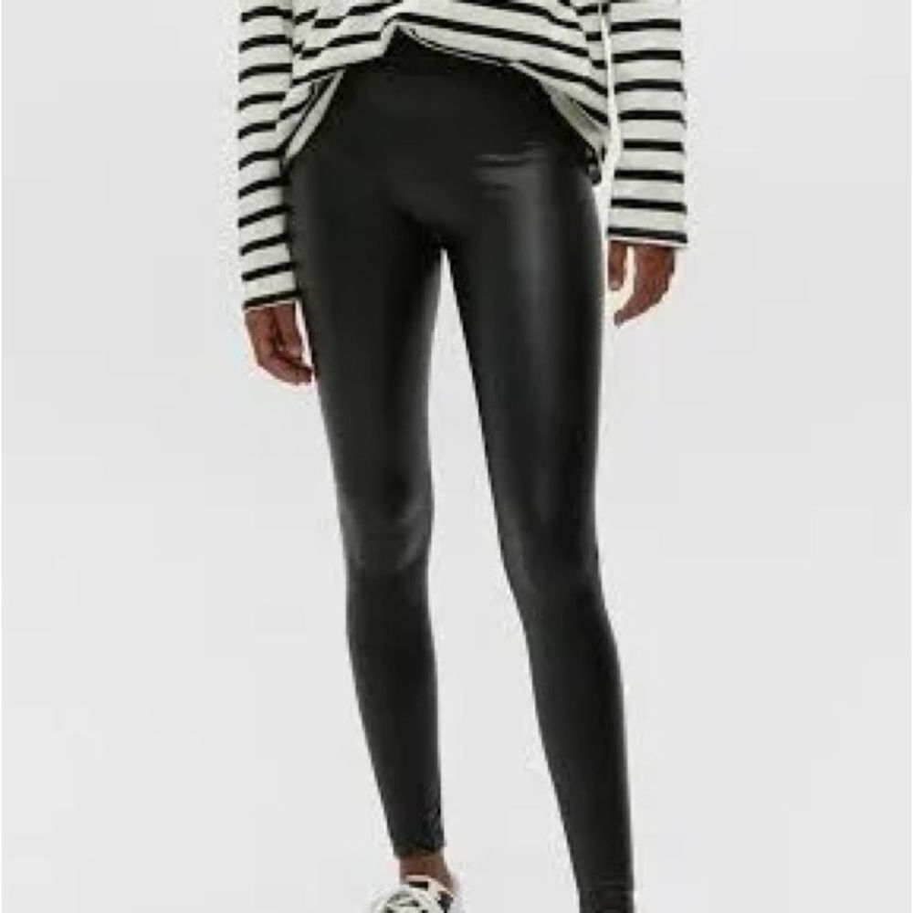 Pull & Bear Faux Leather Look Leggings Size M Stretch Skinny Pull on NWOT
